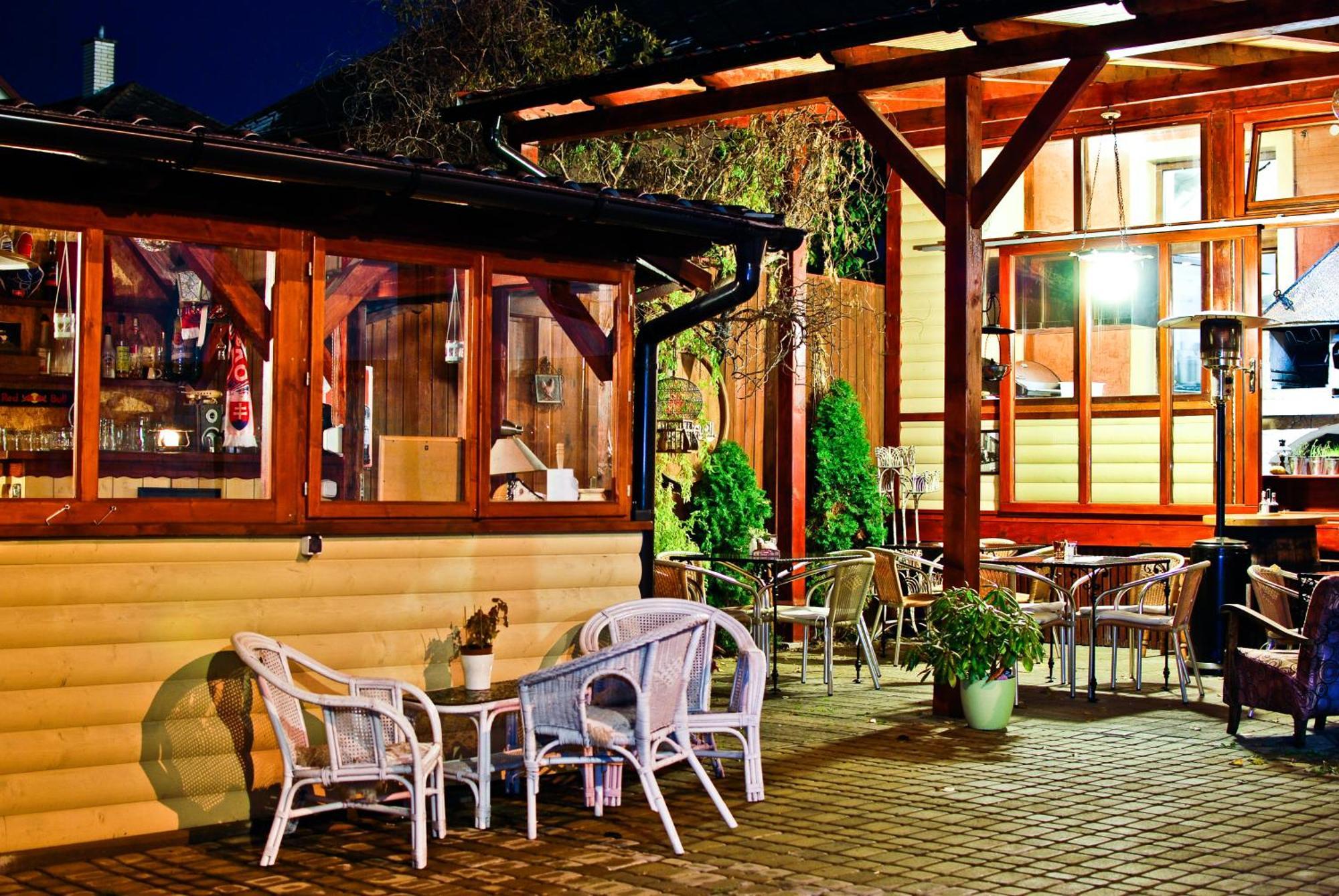 Penzion Restaurant Jakub Poprad Exterior foto